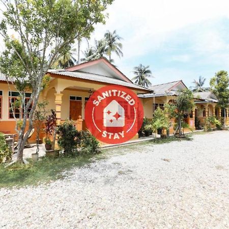 Oyo 89887 Chalet Yunie Marang Exterior photo