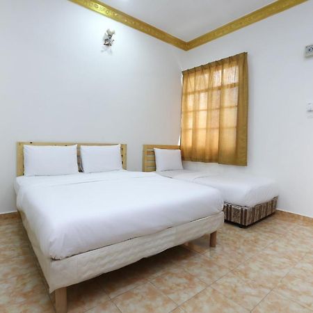 Oyo 89887 Chalet Yunie Marang Exterior photo