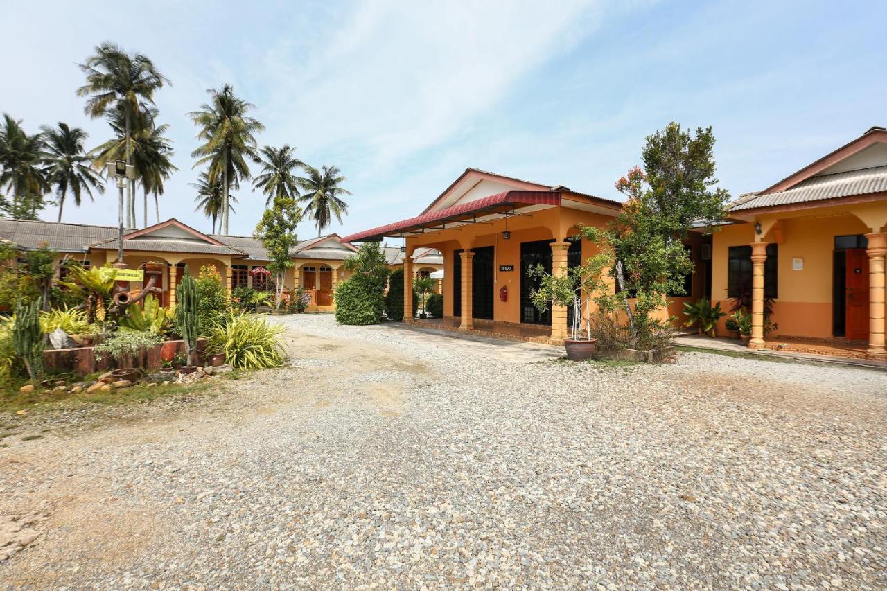Oyo 89887 Chalet Yunie Marang Exterior photo