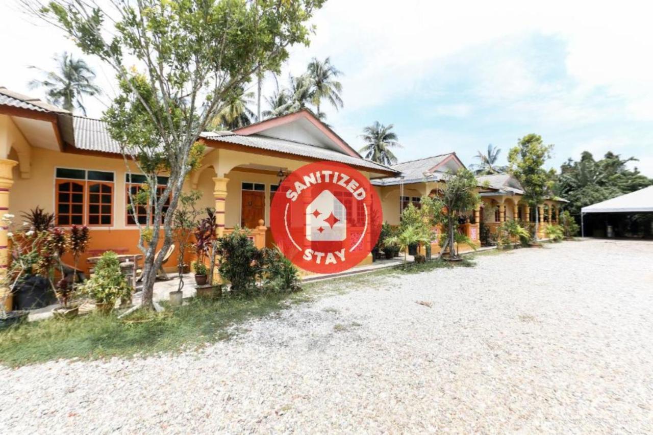Oyo 89887 Chalet Yunie Marang Exterior photo