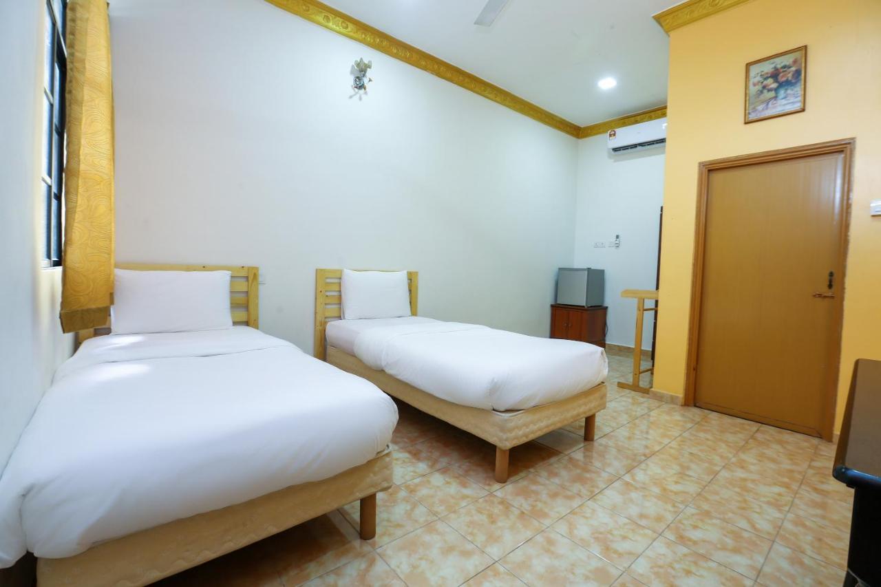 Oyo 89887 Chalet Yunie Marang Exterior photo