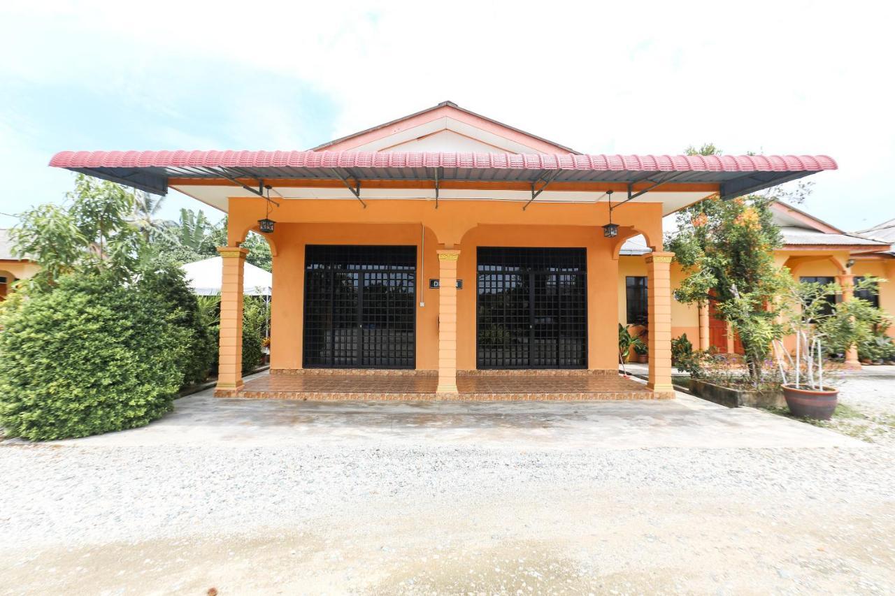 Oyo 89887 Chalet Yunie Marang Exterior photo
