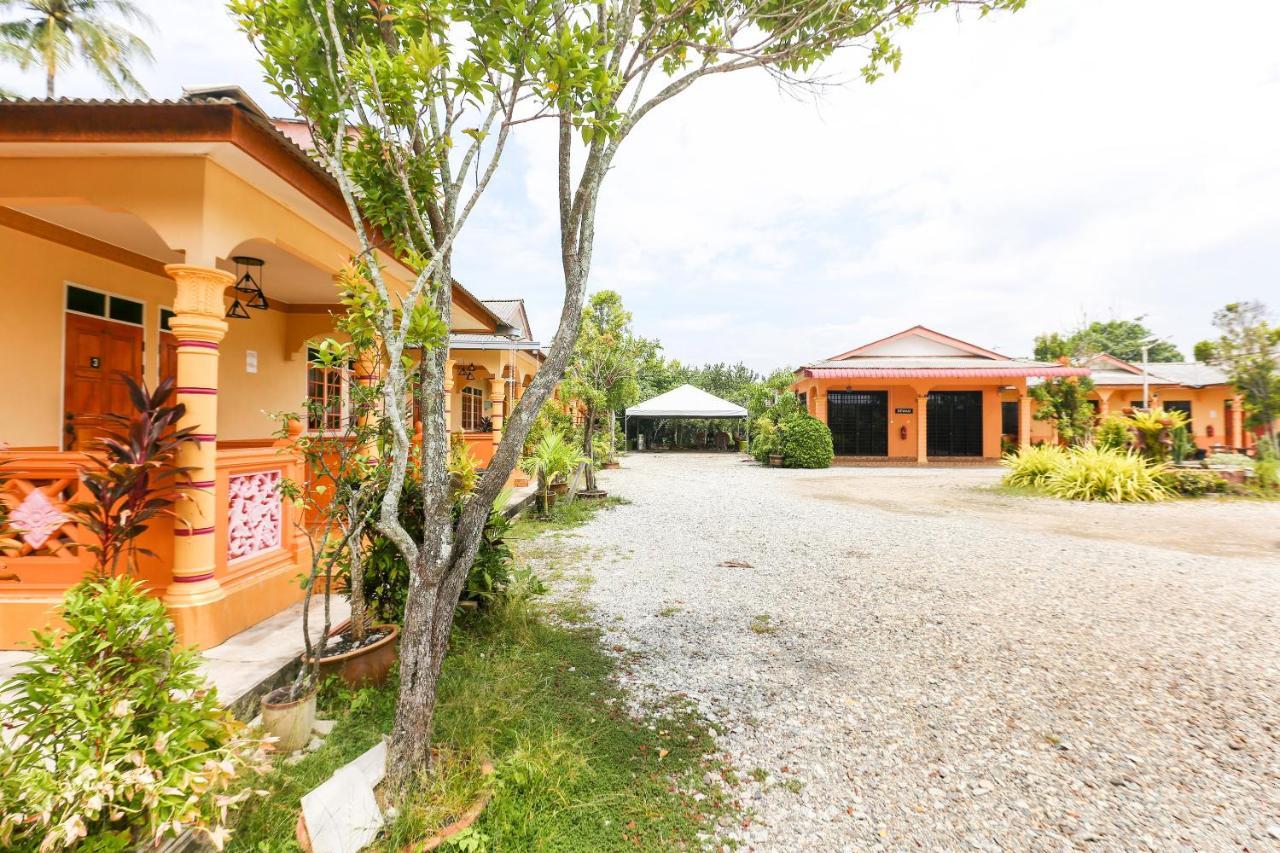 Oyo 89887 Chalet Yunie Marang Exterior photo