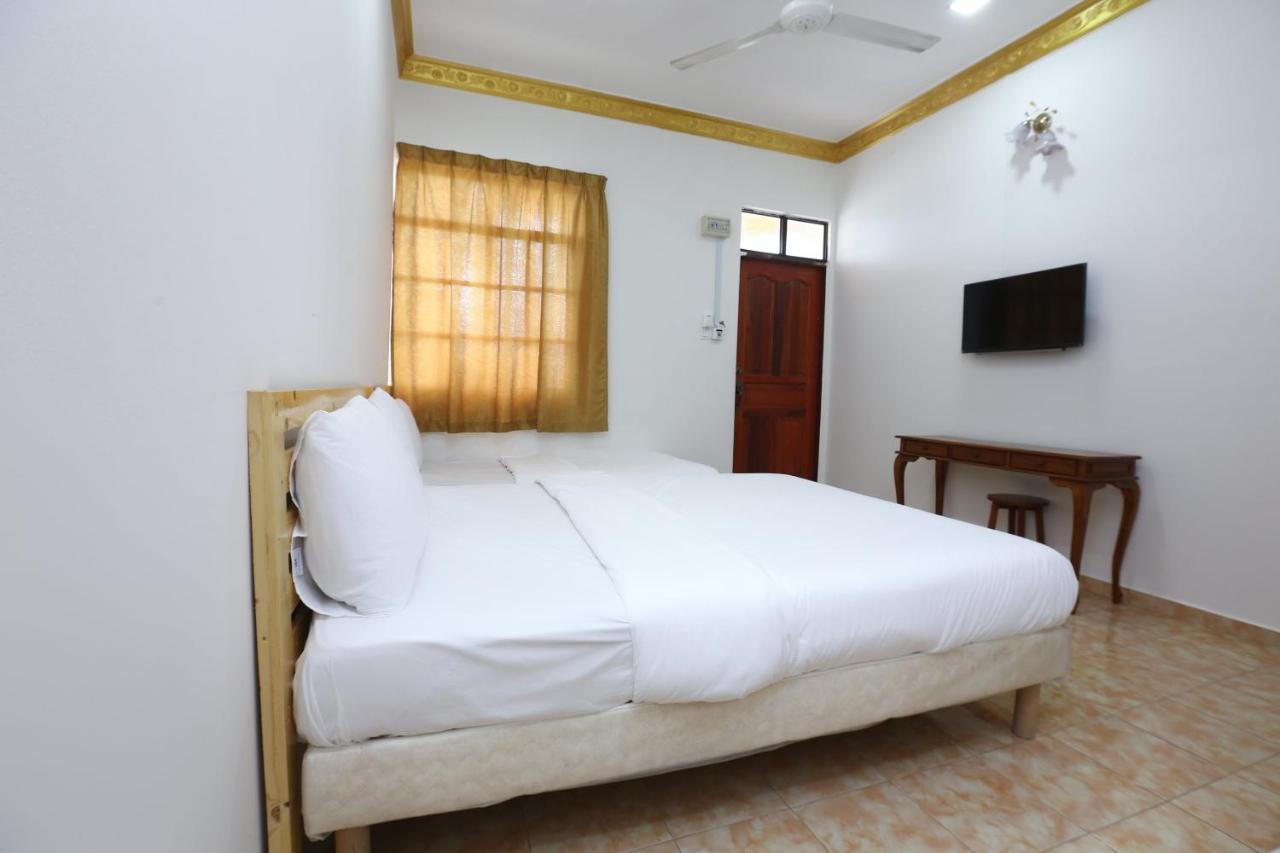Oyo 89887 Chalet Yunie Marang Exterior photo