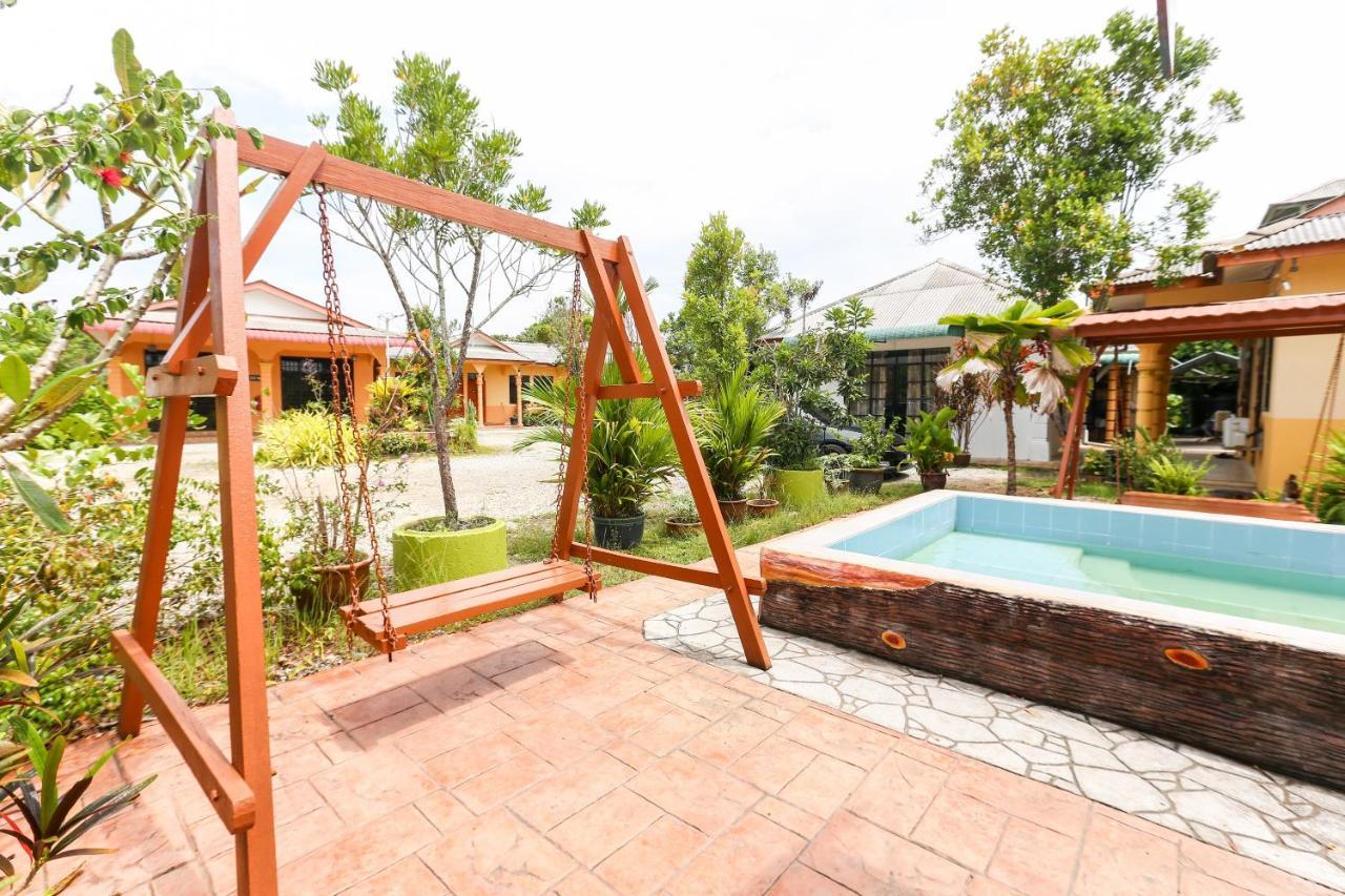 Oyo 89887 Chalet Yunie Marang Exterior photo