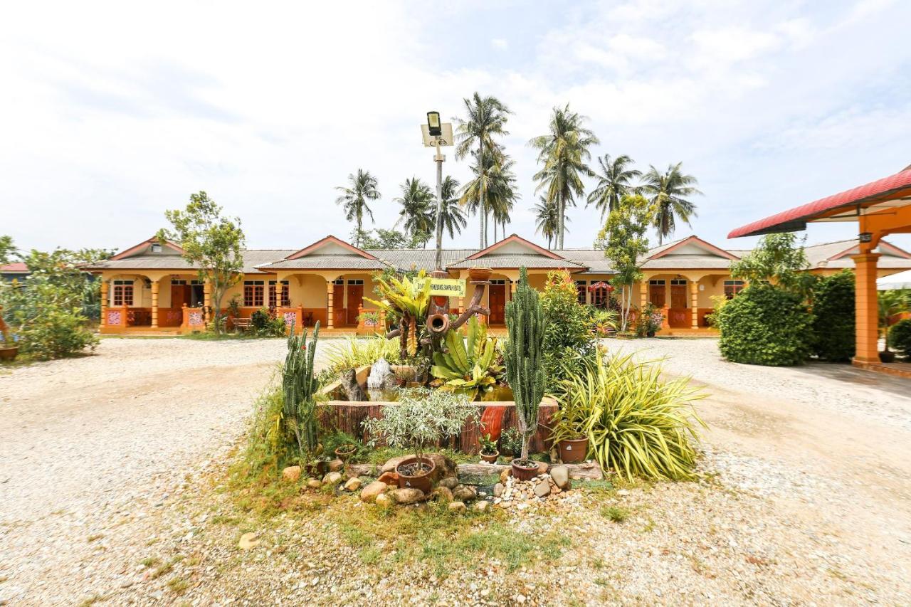 Oyo 89887 Chalet Yunie Marang Exterior photo