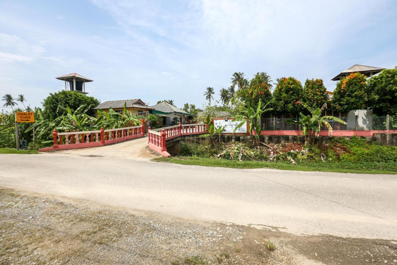 Oyo 89887 Chalet Yunie Marang Exterior photo