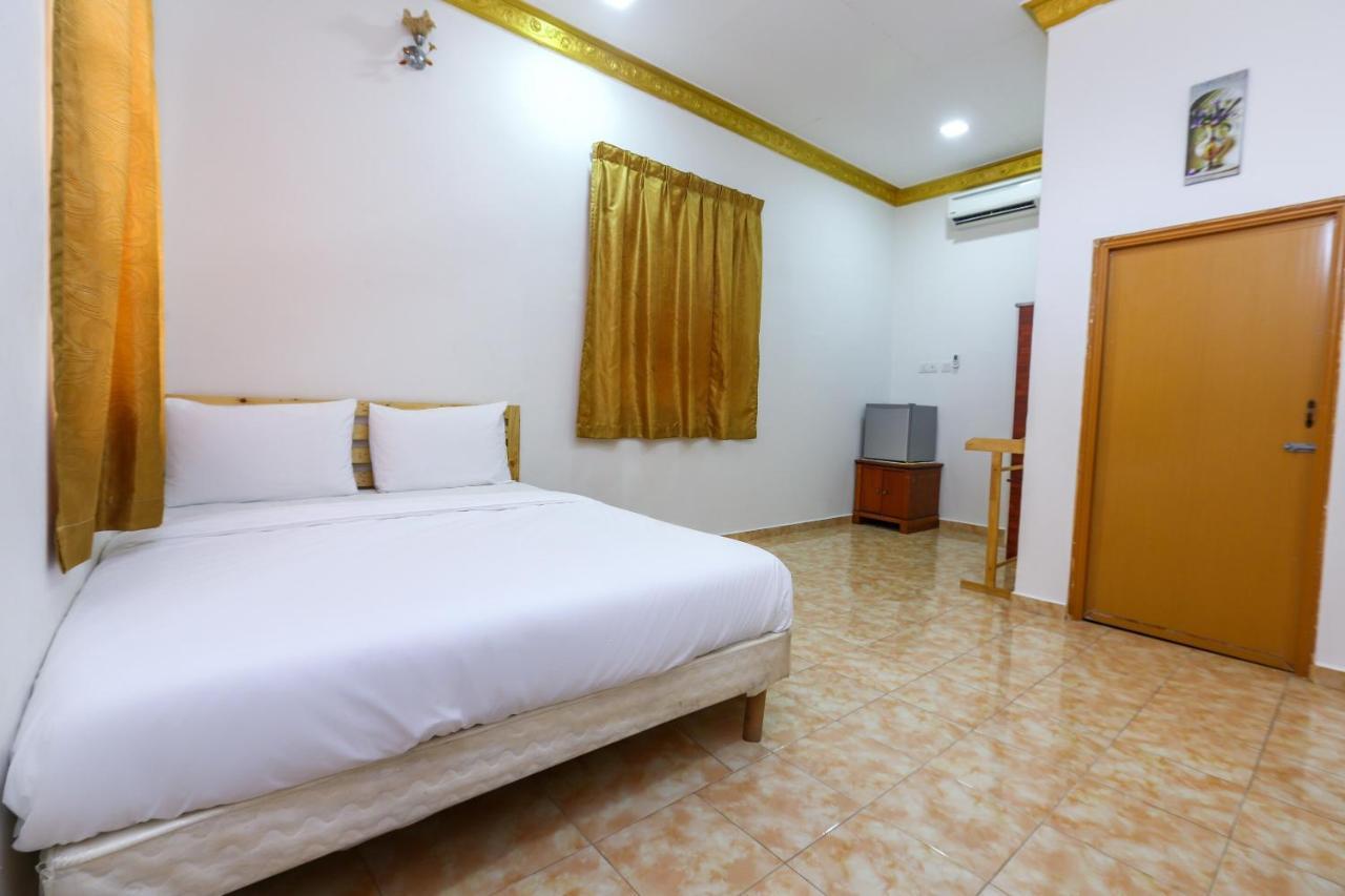 Oyo 89887 Chalet Yunie Marang Exterior photo
