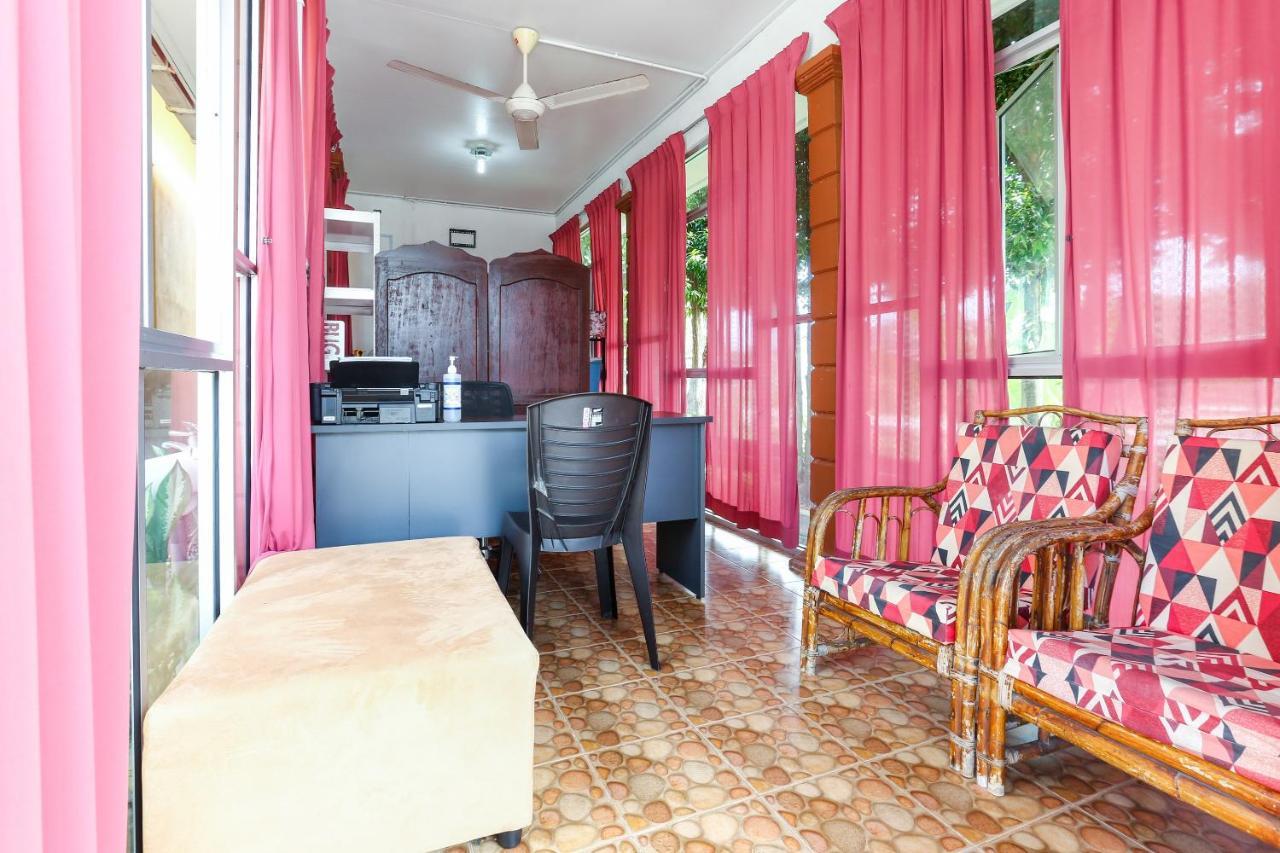 Oyo 89887 Chalet Yunie Marang Exterior photo