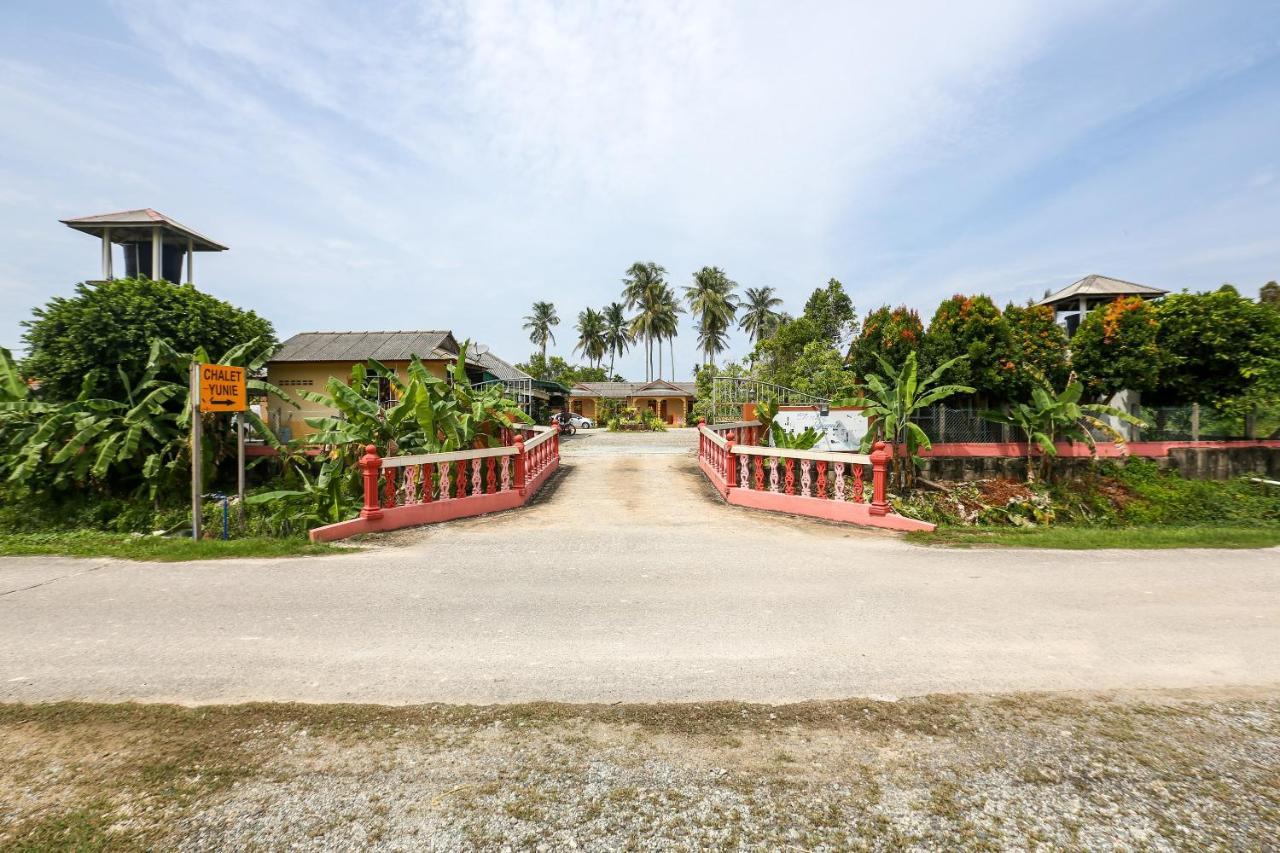 Oyo 89887 Chalet Yunie Marang Exterior photo