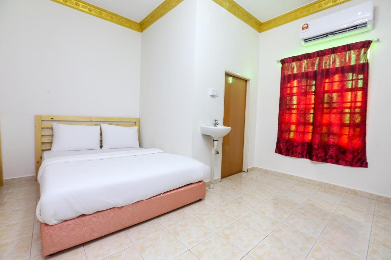 Oyo 89887 Chalet Yunie Marang Exterior photo