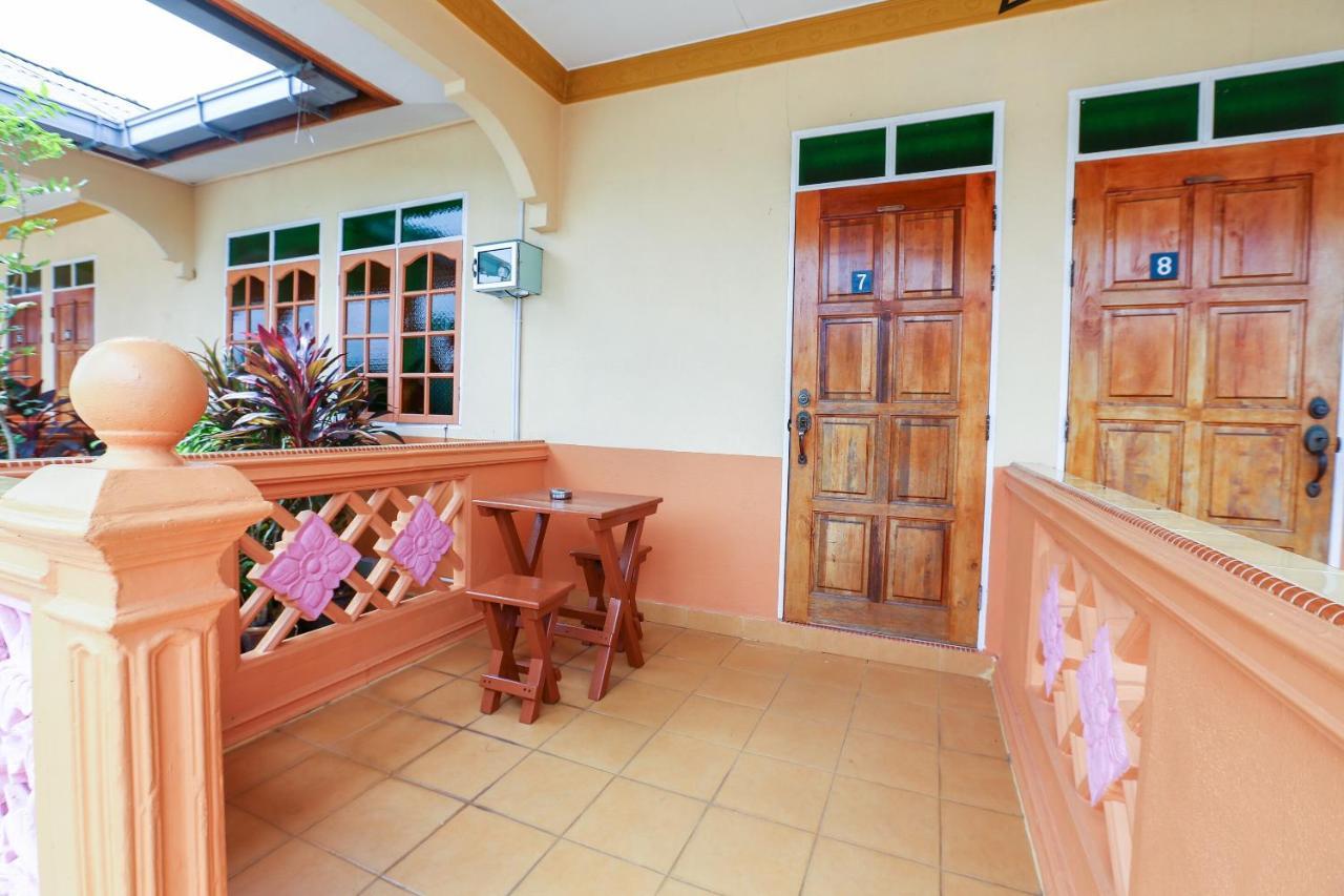 Oyo 89887 Chalet Yunie Marang Exterior photo