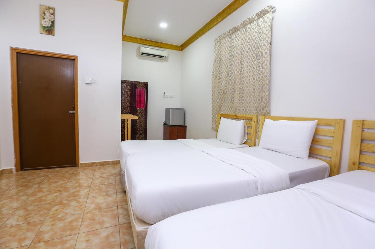 Oyo 89887 Chalet Yunie Marang Exterior photo