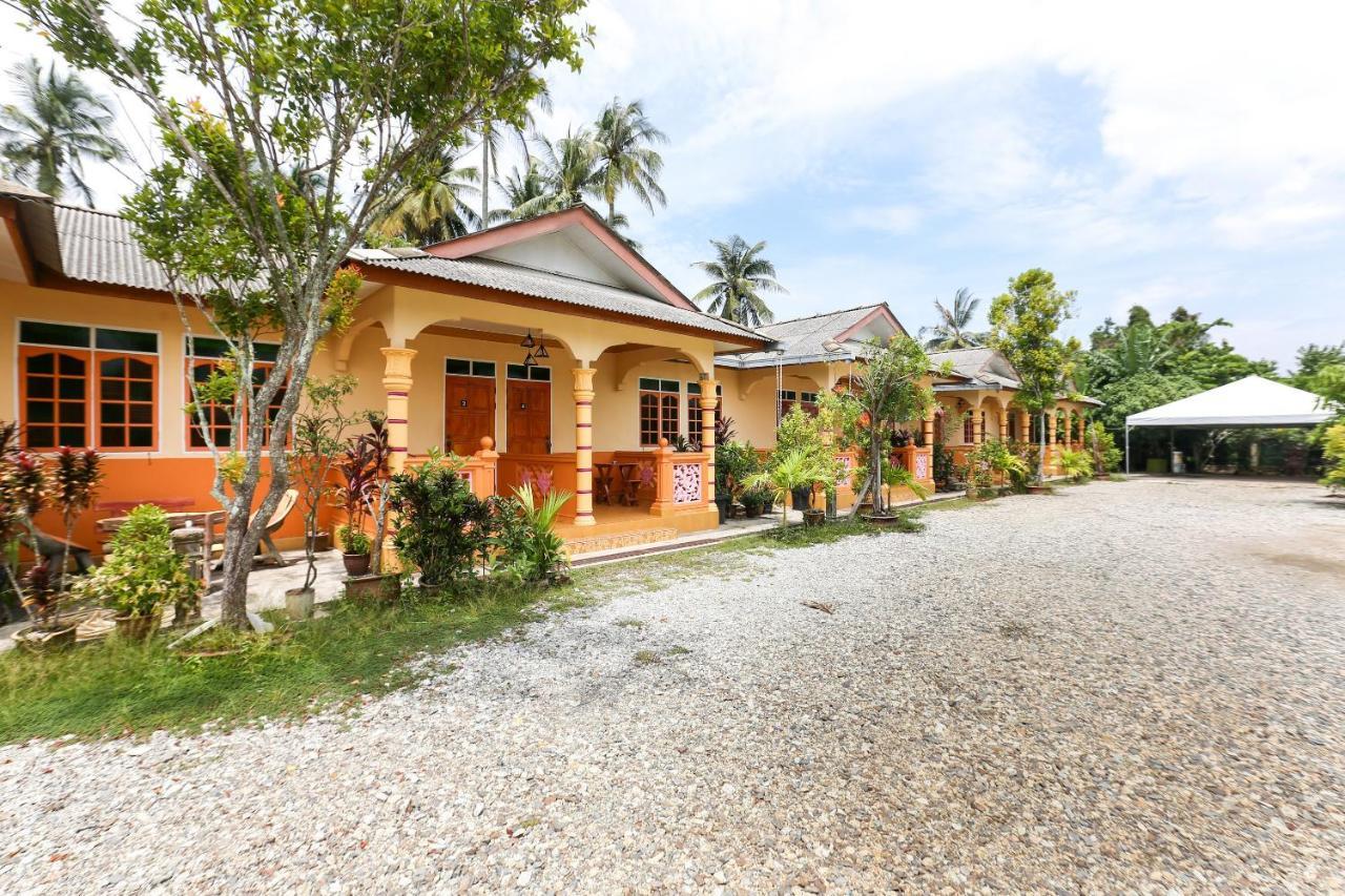 Oyo 89887 Chalet Yunie Marang Exterior photo