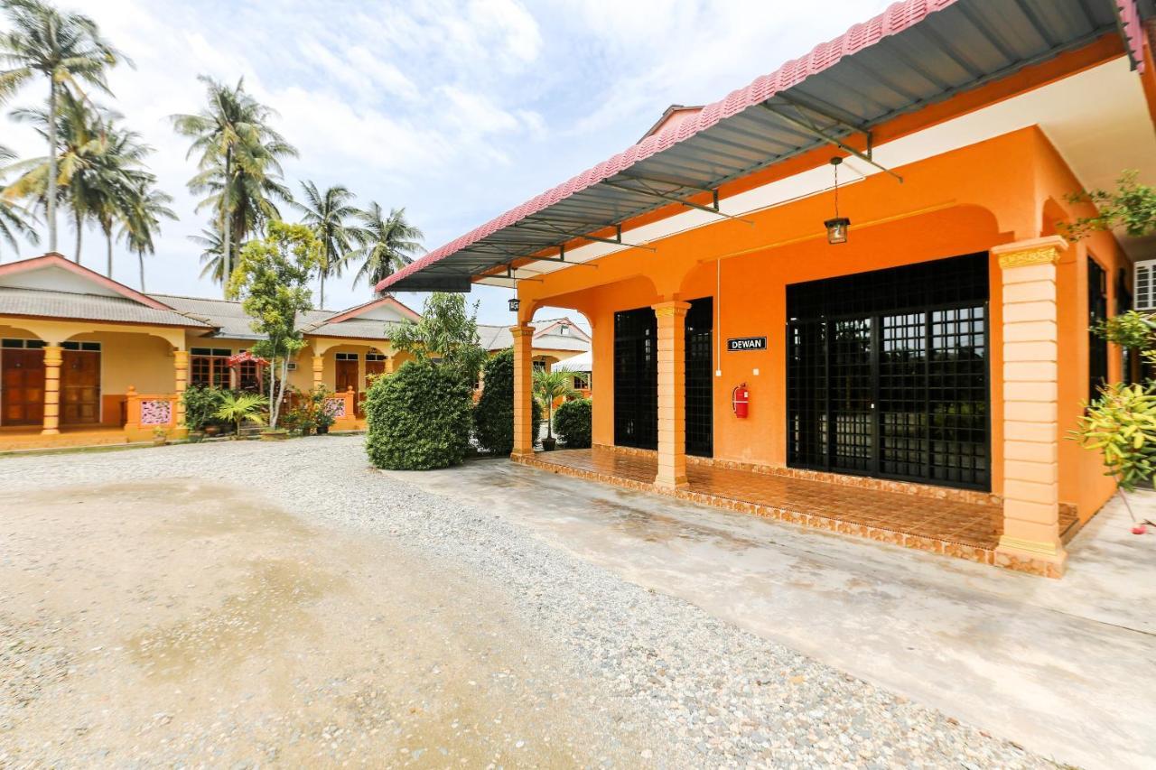 Oyo 89887 Chalet Yunie Marang Exterior photo