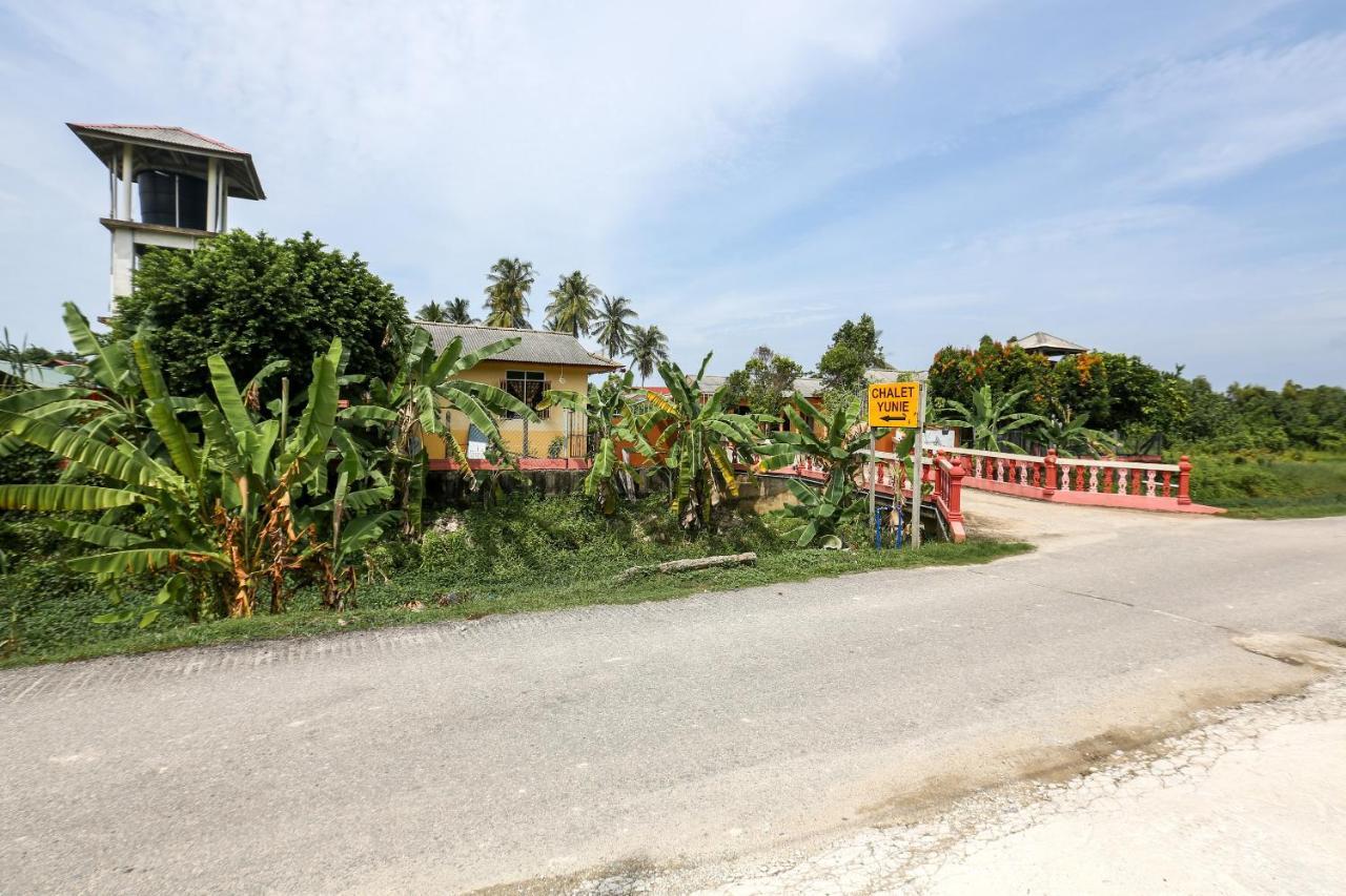 Oyo 89887 Chalet Yunie Marang Exterior photo