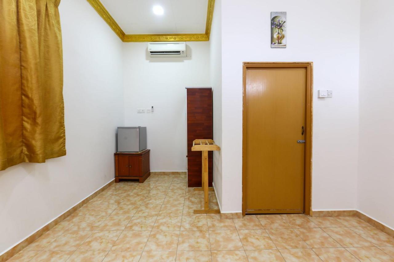 Oyo 89887 Chalet Yunie Marang Exterior photo