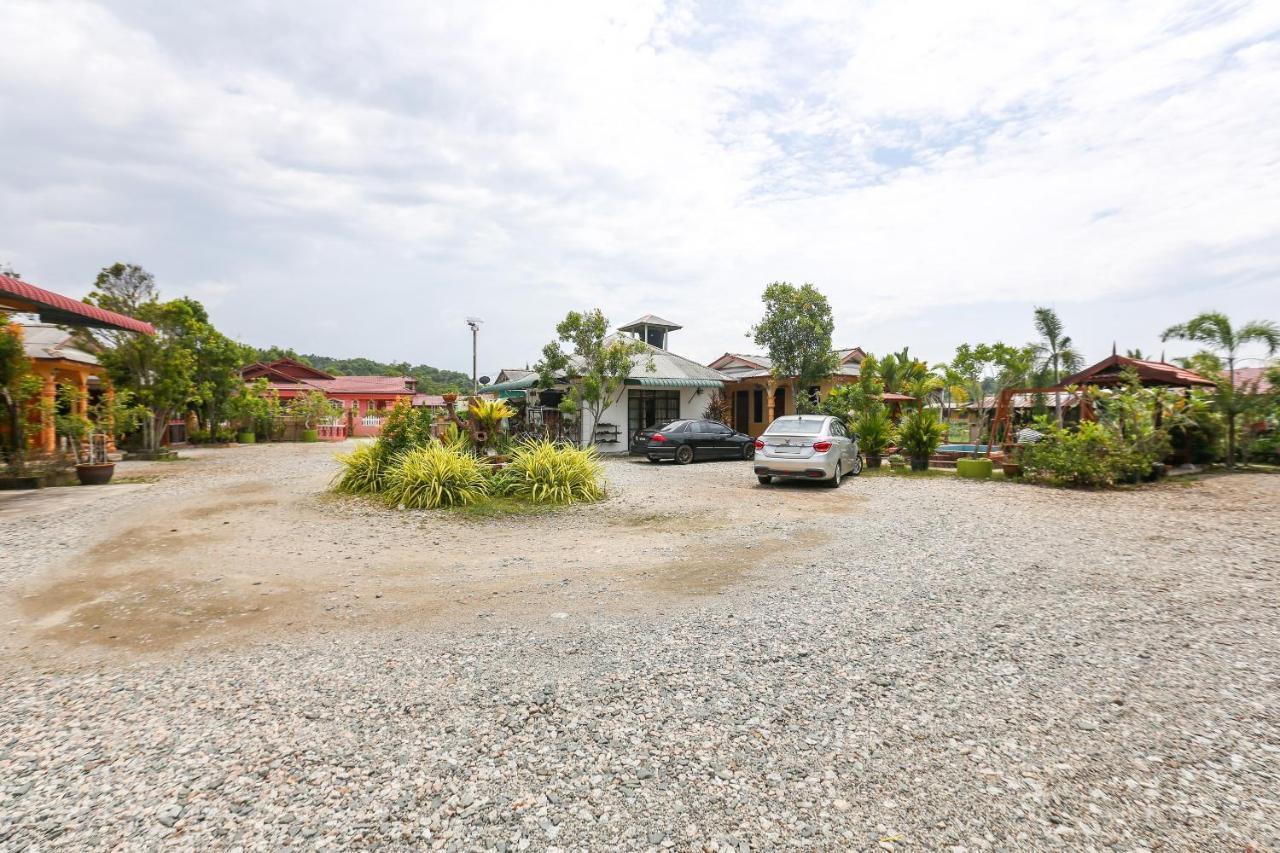 Oyo 89887 Chalet Yunie Marang Exterior photo