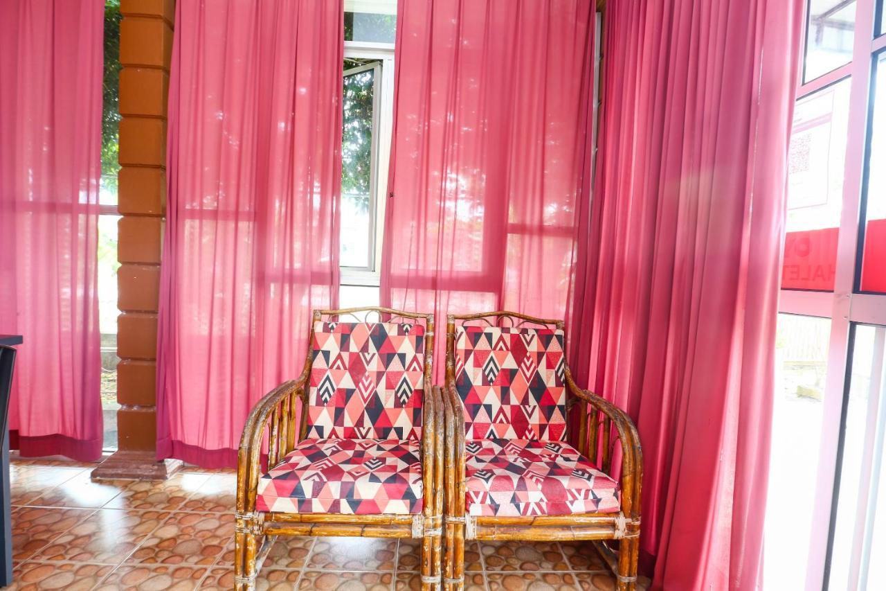 Oyo 89887 Chalet Yunie Marang Exterior photo
