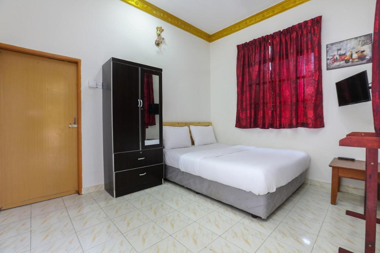 Oyo 89887 Chalet Yunie Marang Exterior photo